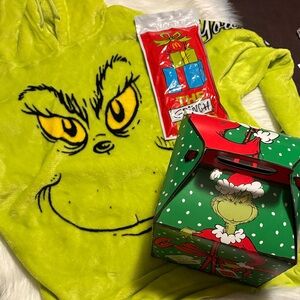 Grinch Dr.seus hoodie S and McDonald’s the grinch meal socks (blue) and box